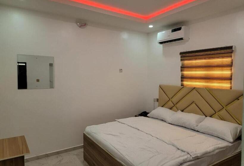 هتل B&y Royal Bar & Lounge Adigbe Road Abeokuta Near Adigbe Police Station After Panseke