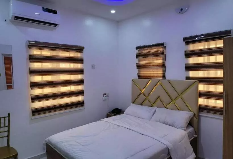 هتل B&y Royal Bar & Lounge Adigbe Road Abeokuta Near Adigbe Police Station After Panseke