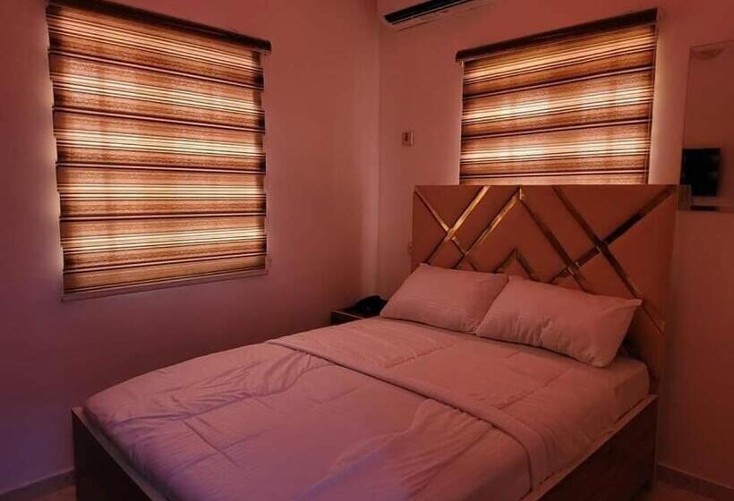 هتل B&y Royal Bar & Lounge Adigbe Road Abeokuta Near Adigbe Police Station After Panseke