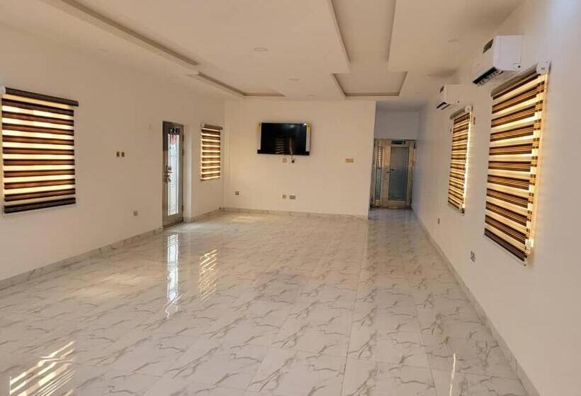 هتل B&y Royal Bar & Lounge Adigbe Road Abeokuta Near Adigbe Police Station After Panseke