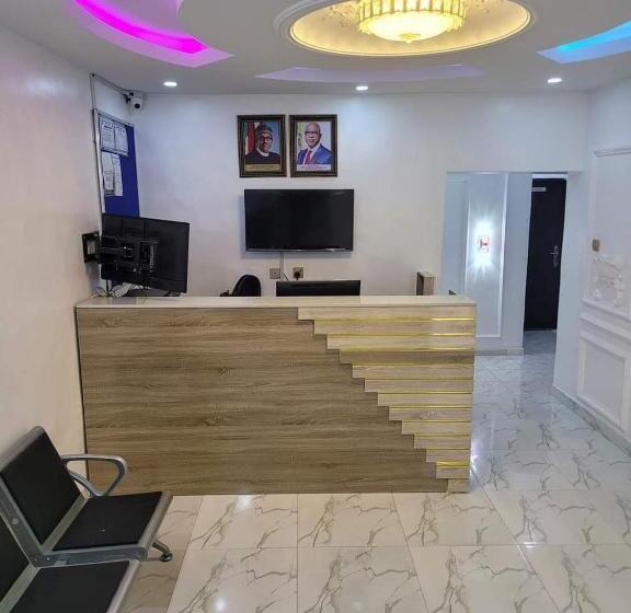 هتل B&y Royal Bar & Lounge Adigbe Road Abeokuta Near Adigbe Police Station After Panseke