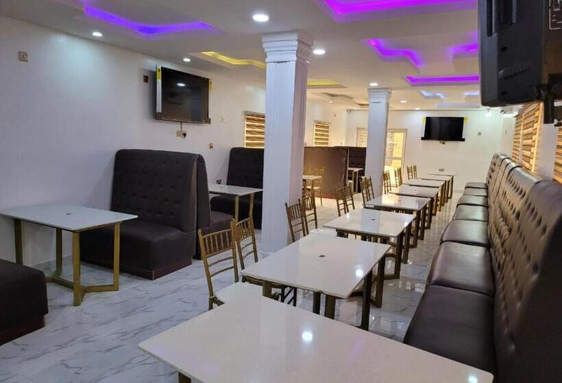 هتل B&y Royal Bar & Lounge Adigbe Road Abeokuta Near Adigbe Police Station After Panseke