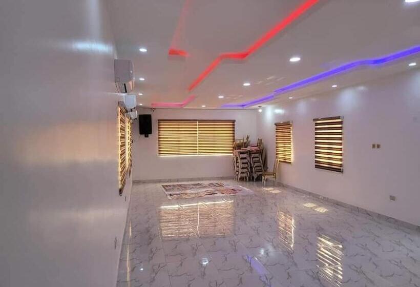 هتل B&y Royal Bar & Lounge Adigbe Road Abeokuta Near Adigbe Police Station After Panseke