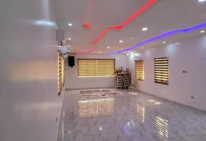 هتل B&y Royal Bar & Lounge Adigbe Road Abeokuta Near Adigbe Police Station After Panseke