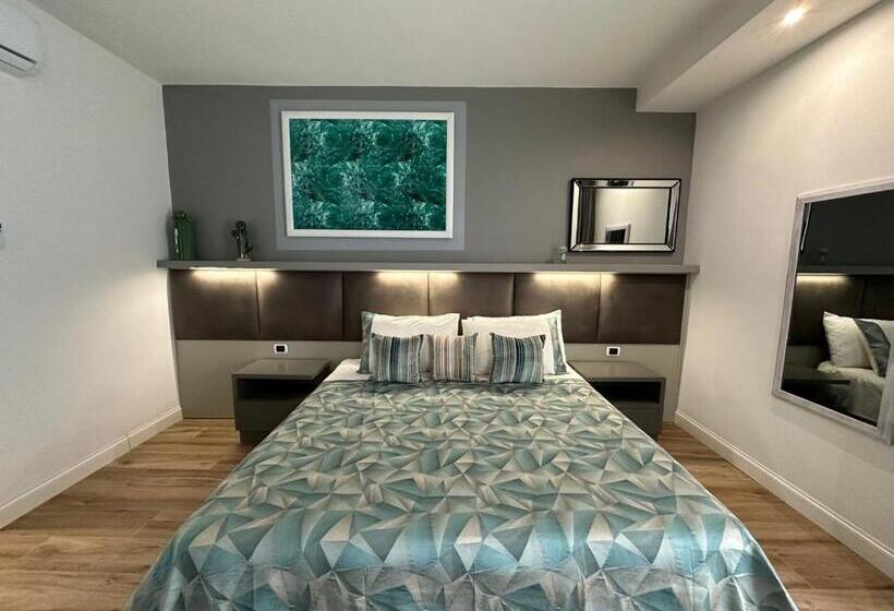 هتل Evergreen Laguna Vain Lezhe