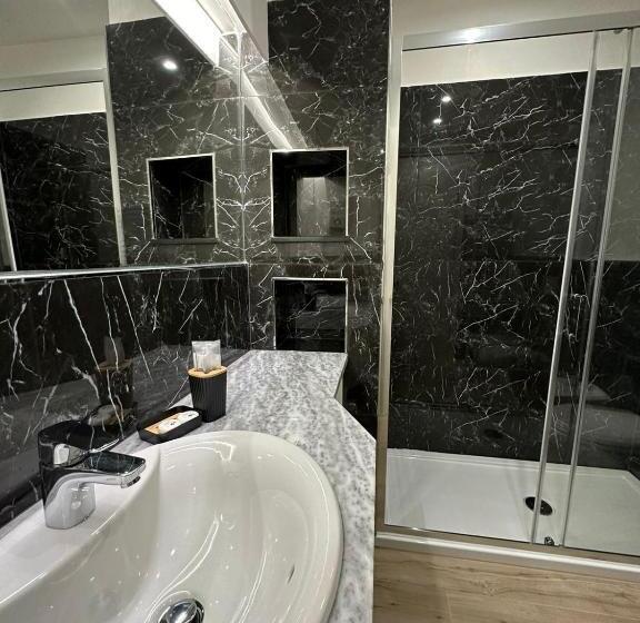 هتل Evergreen Laguna Vain Lezhe