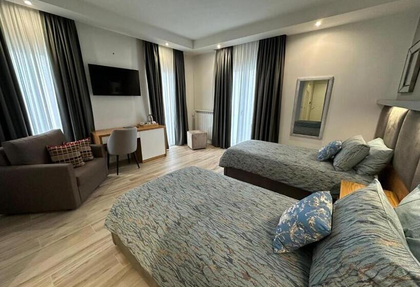 هتل Evergreen Laguna Vain Lezhe