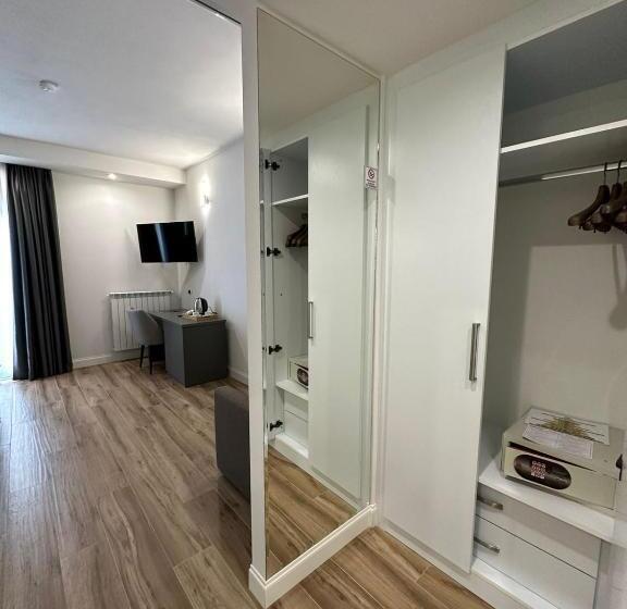 هتل Evergreen Laguna Vain Lezhe