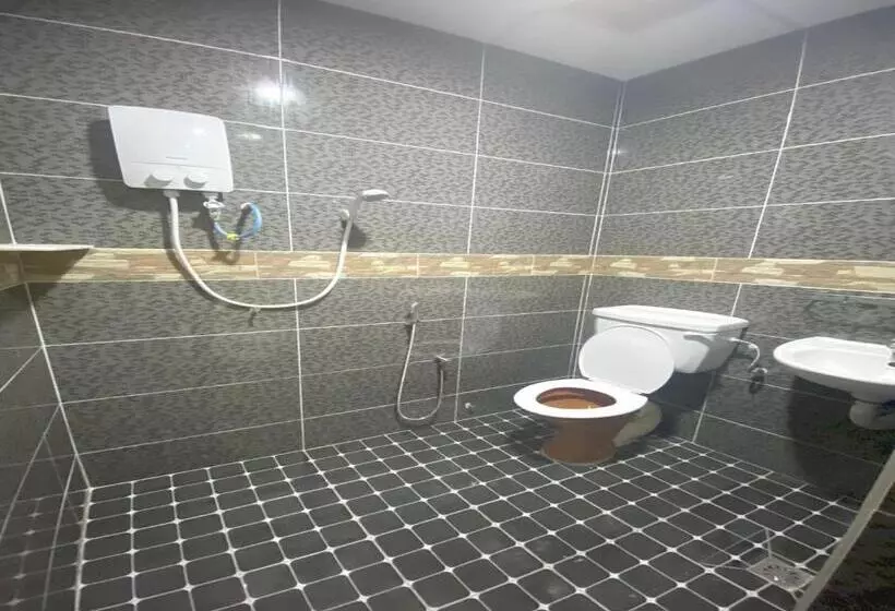 Hotelli Oyo Home 90904 Ray Yan Guesthouse