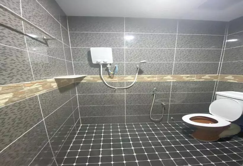 Hotelli Oyo Home 90904 Ray Yan Guesthouse