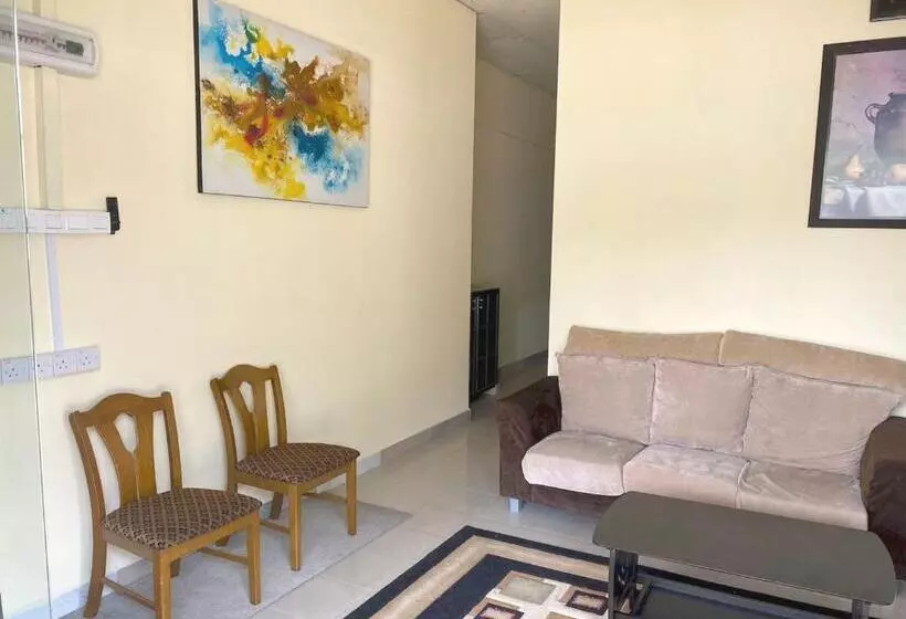 Hotelli Oyo Home 90904 Ray Yan Guesthouse