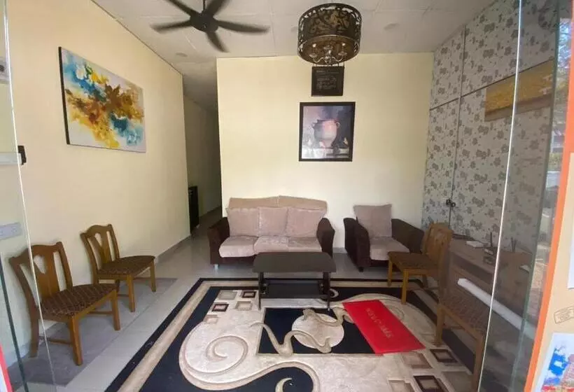 Hotelli Oyo Home 90904 Ray Yan Guesthouse