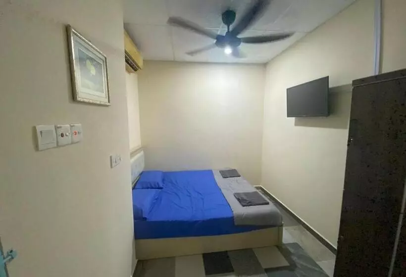 Hotelli Oyo Home 90904 Ray Yan Guesthouse