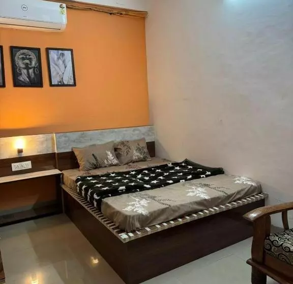 ホテル Amrat Villa