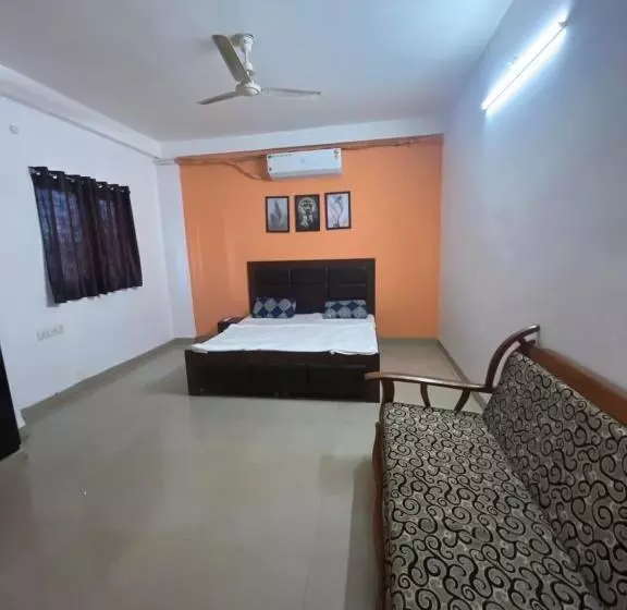 ホテル Amrat Villa