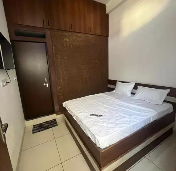 ホテル Amrat Villa
