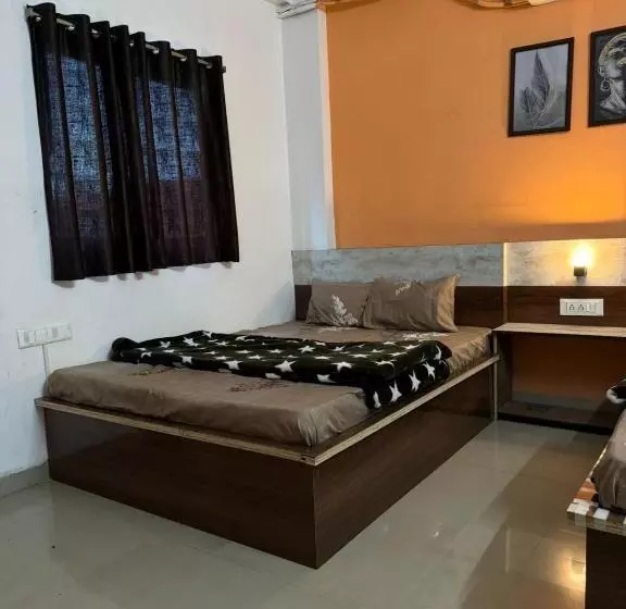 ホテル Amrat Villa
