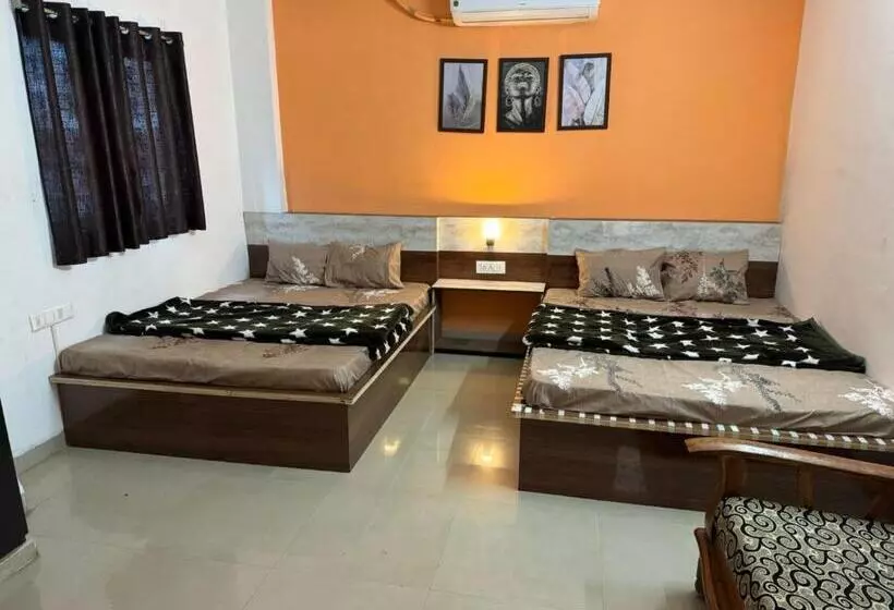 ホテル Amrat Villa