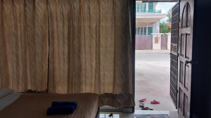 Hotel-cápsula Sobey Laris Roomstay Iman Gmb