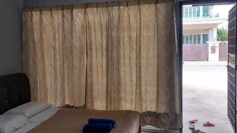 カプセルホテル Sobey Laris Roomstay Iman Gmb
