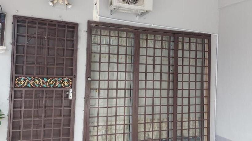 Hotel-cápsula Sobey Laris Roomstay Iman Gmb