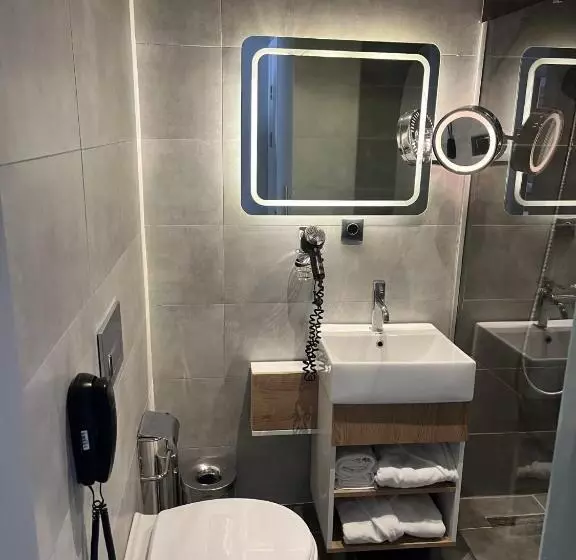 Hotelli Gardenmode Airport