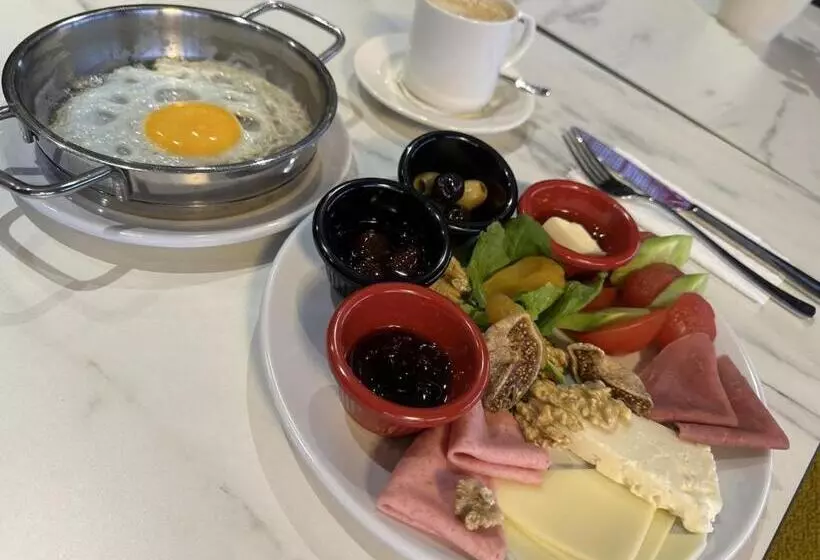 Hotelli Gardenmode Airport