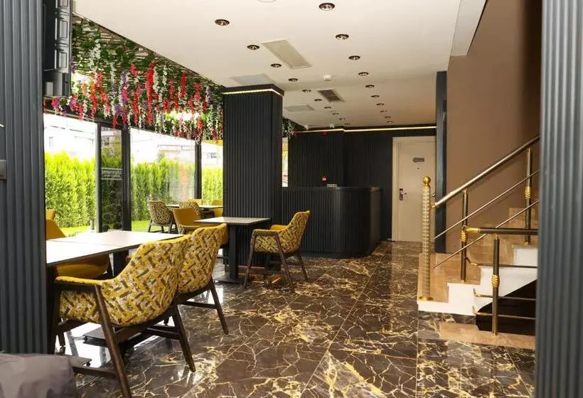 Hotelli Gardenmode Airport