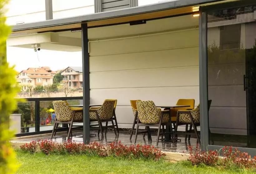 Hotelli Gardenmode Airport