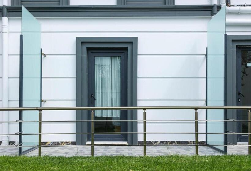 هتل Gardenmode Airport