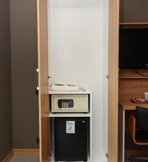 هتل Gardenmode Airport