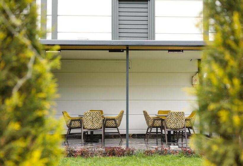 هتل Gardenmode Airport