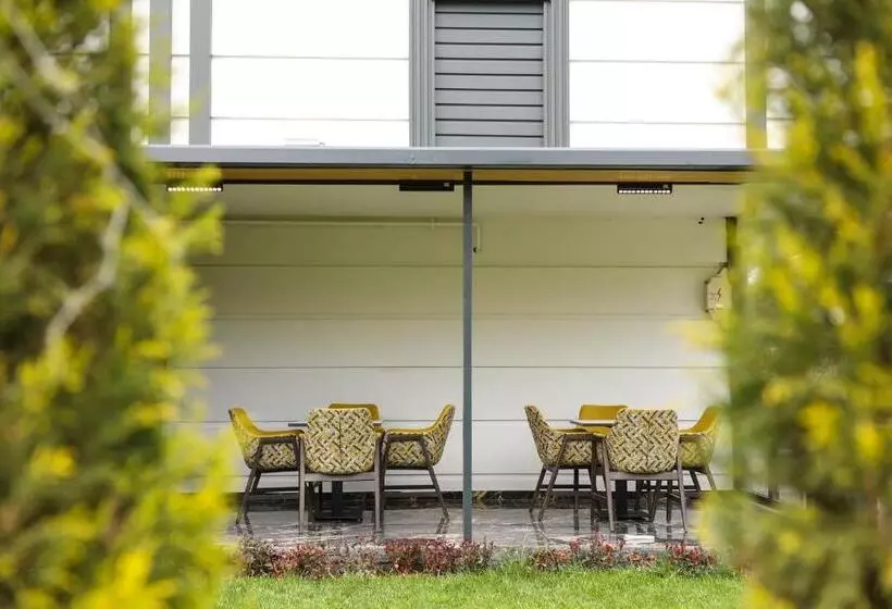 Hotelli Gardenmode Airport