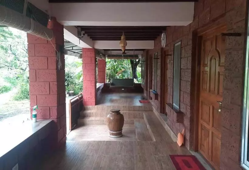ホテル Garwa Home Stay