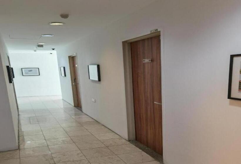 בית מלון כפרי Newtauns