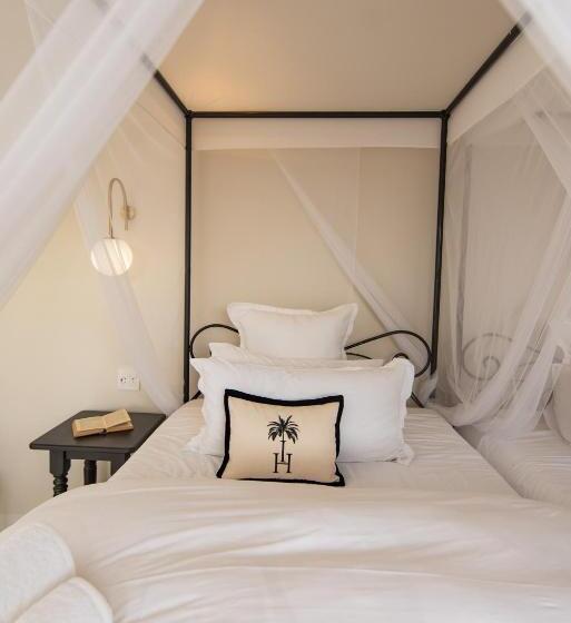 ホテル The Ivory Haus