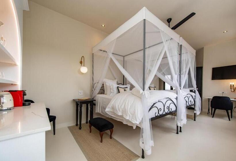 ホテル The Ivory Haus