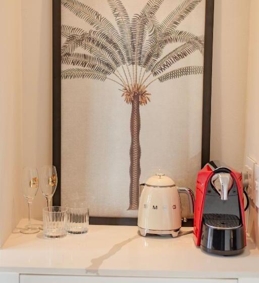 ホテル The Ivory Haus