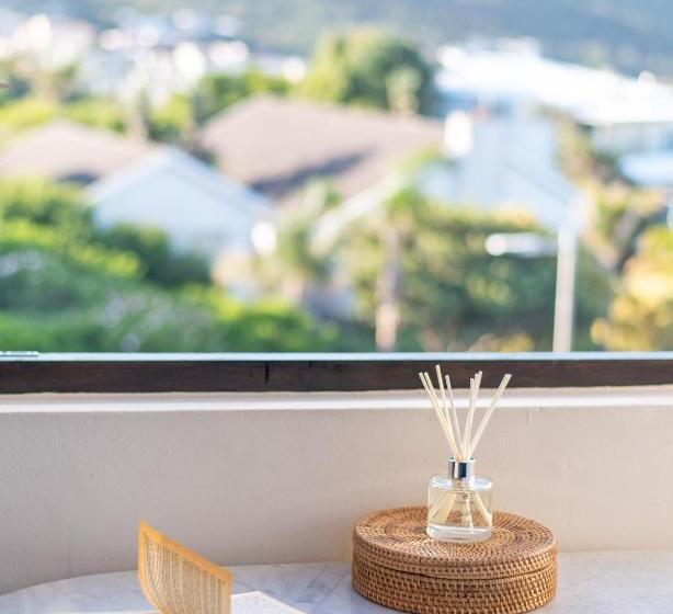 ホテル The Ivory Haus