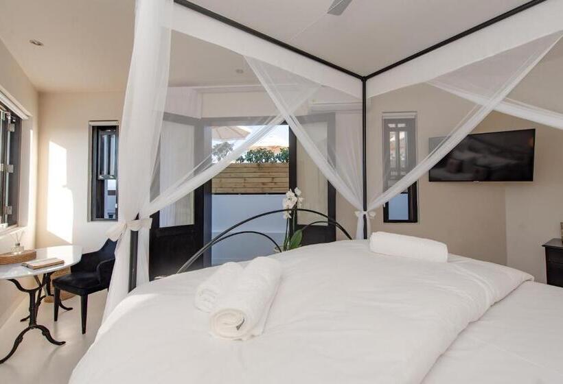 ホテル The Ivory Haus