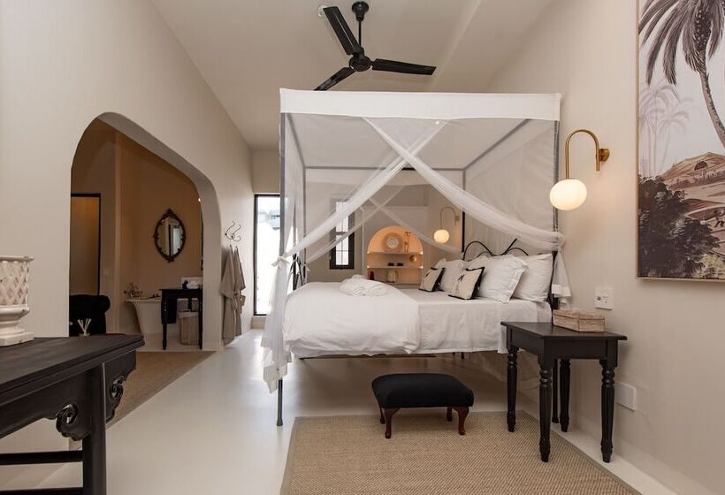 ホテル The Ivory Haus