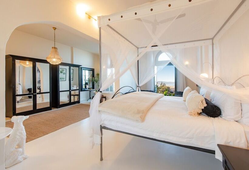 ホテル The Ivory Haus