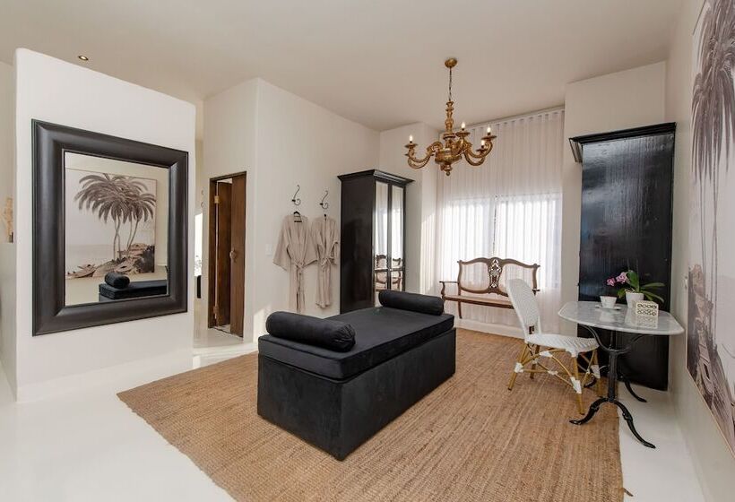 ホテル The Ivory Haus