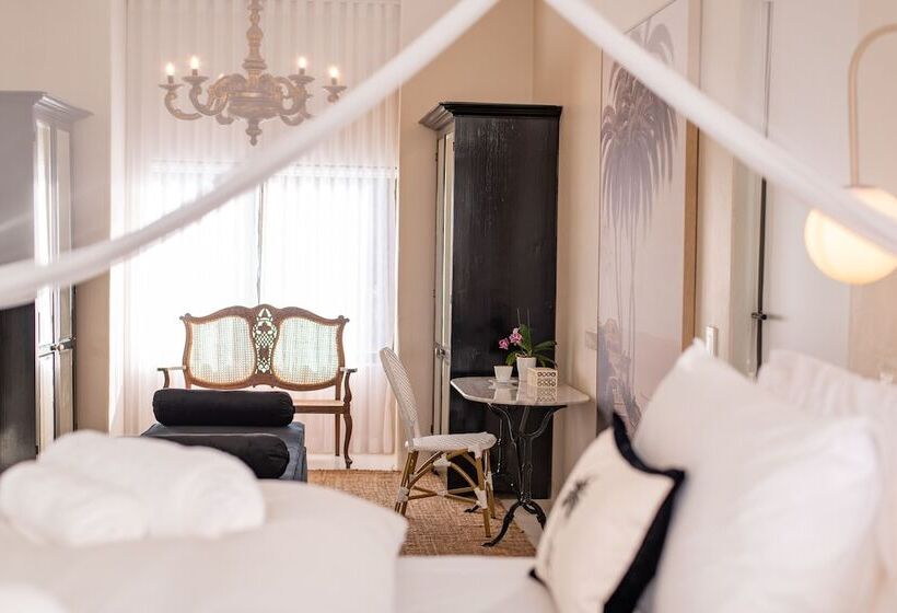 ホテル The Ivory Haus