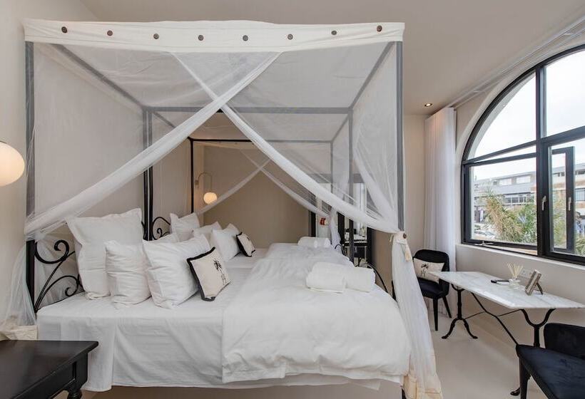 ホテル The Ivory Haus