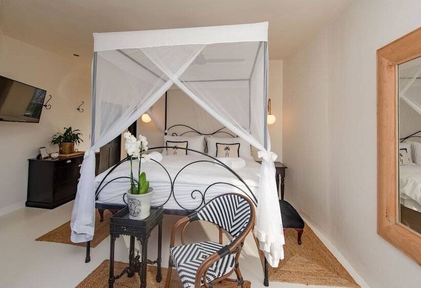 ホテル The Ivory Haus