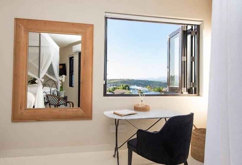 ホテル The Ivory Haus