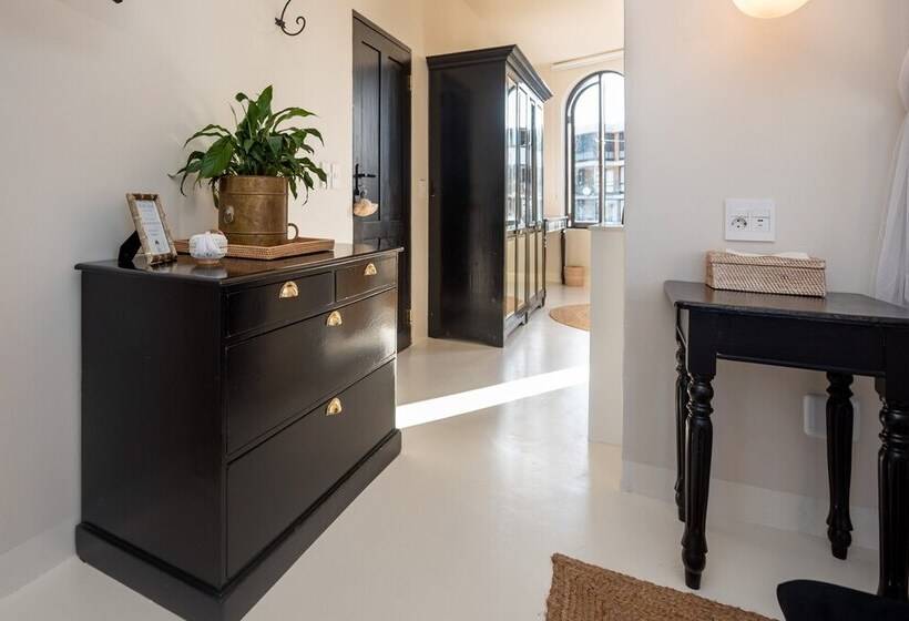 ホテル The Ivory Haus