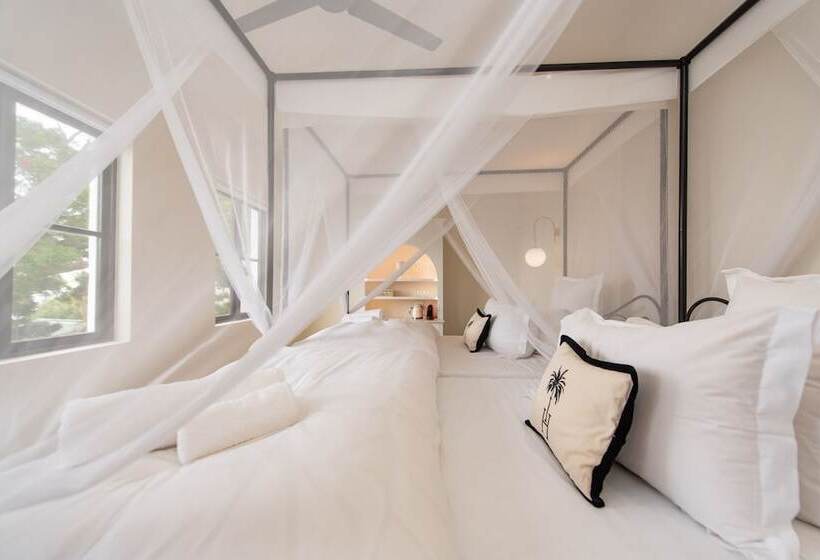 ホテル The Ivory Haus