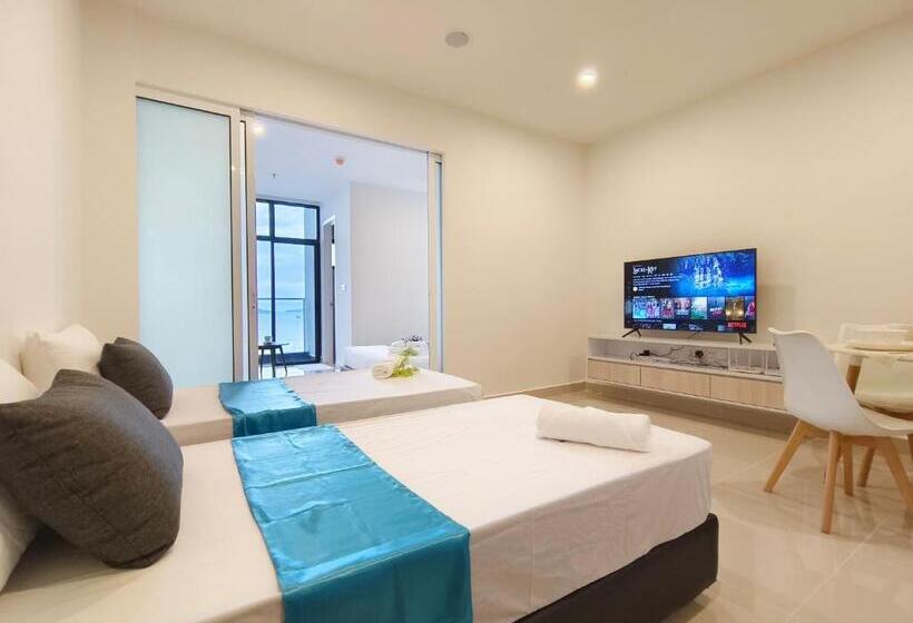 Just Chillin Seaview